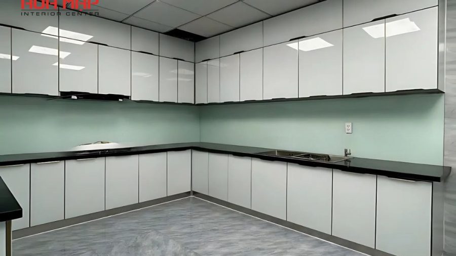 Dự Án Tủ Bếp Thùng Inox Cánh Kính Trắng – Giải Pháp Hoàn Hảo Cho Không Gian Bếp Hiện Đại
